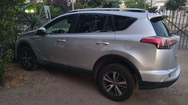 VENDO: TOYOTA RAV 4 WD