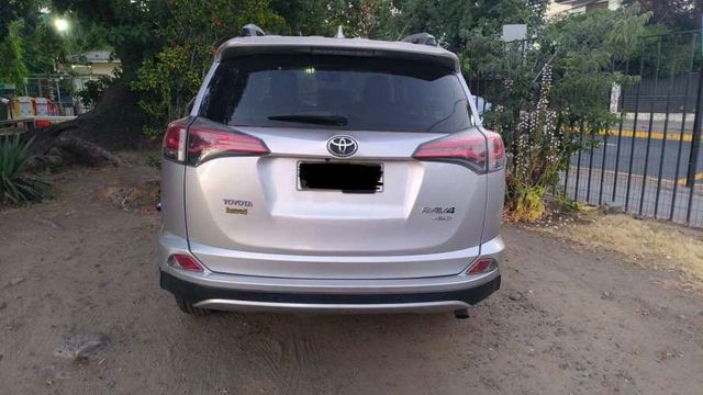 VENDO: TOYOTA RAV 4 WD