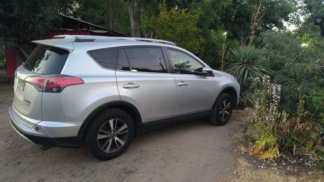 VENDO: TOYOTA RAV 4 WD