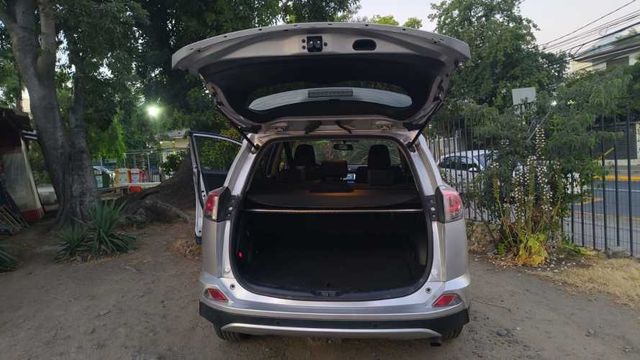 VENDO: TOYOTA RAV 4 WD