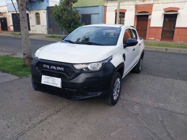 RAM 700 SLT DOBLE CABINA 2022