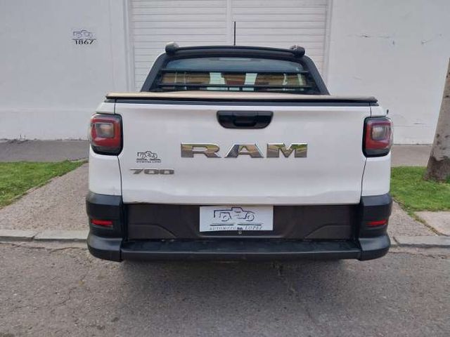 RAM 700 SLT DOBLE CABINA 2022