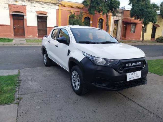 RAM 700 SLT DOBLE CABINA 2022