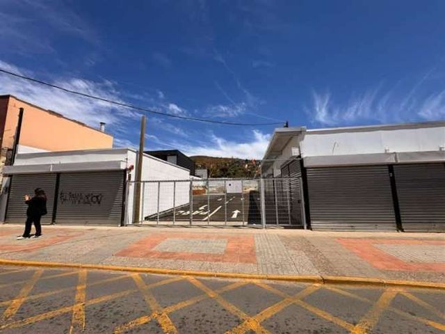 LOCAL COMERCIAL A 4 cuadras de plaza de armas