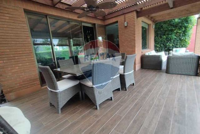 Lcondes casa condominio con piscina