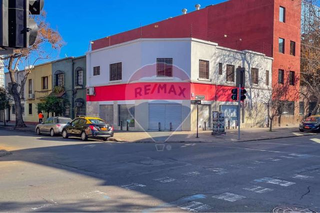 Local amplio y multifuncional en santiago centro