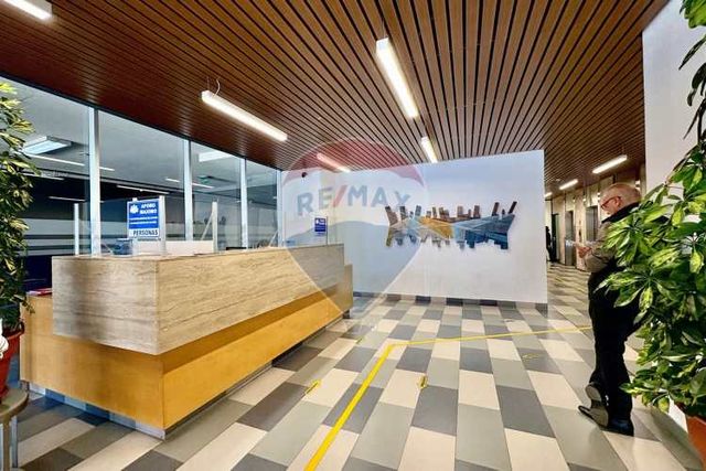 Cómoda oficina planta libre