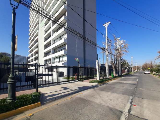 Departamento En La Cisterna Con Estacionamiento Y Bodega