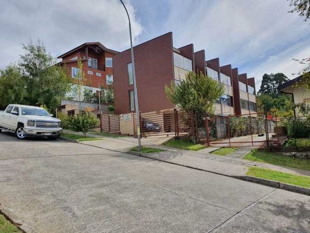 Isla Teja Departamento un ambiente con estacionamiento