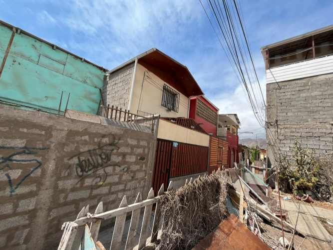 Casa en venta en Psj Toconce a pasos de Av. Salvador Allende