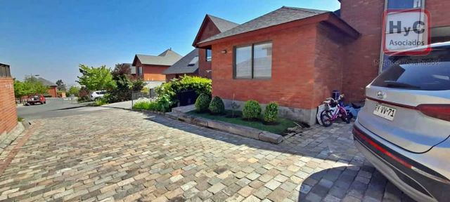 CASA EN CONDOMINO CERRADO SECTOR LAS PIRCAS. VISTA A LA CORD