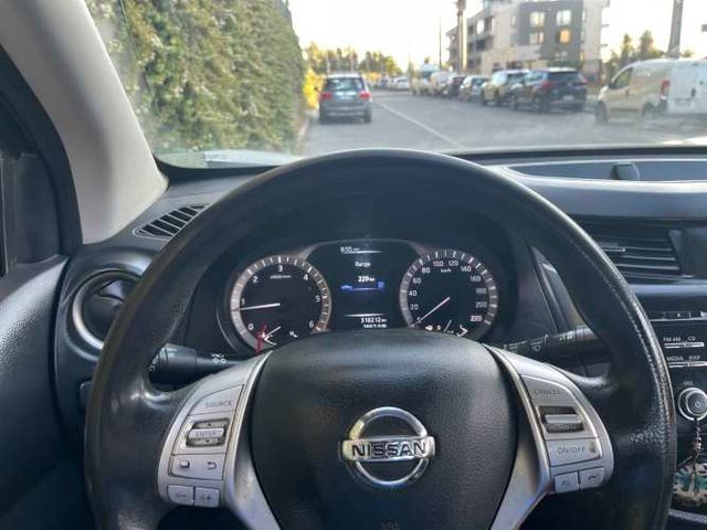 Nissan Np 300Dc Se 2.3 Diesel Mecanica