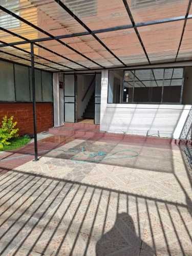 Amplia Casa con Jardín  (134239)