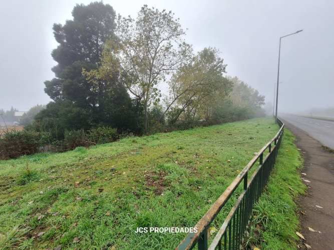 Vende Terreno 2.736 mts² con 4 casas y 4 Deptos. sector Santa Rosa