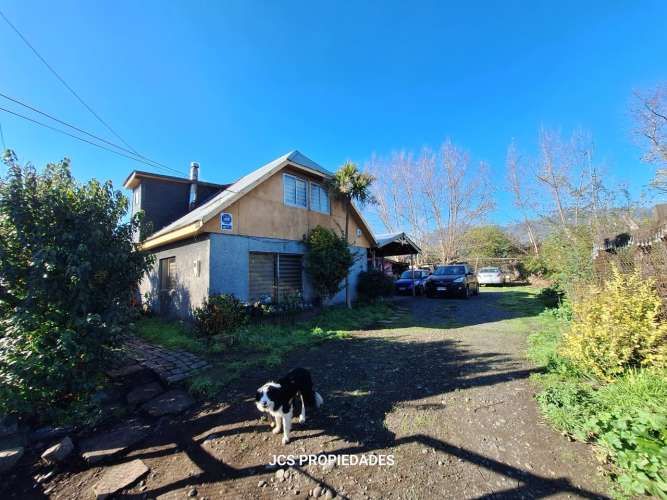 Vende Terreno 2.736 mts² con 4 casas y 4 Deptos. sector Santa Rosa