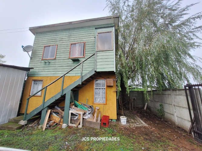 Vende Terreno 2.736 mts² con 4 casas y 4 Deptos. sector Santa Rosa