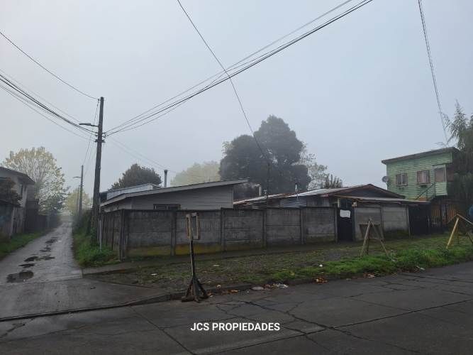 Vende Terreno 2.736 mts² con 4 casas y 4 Deptos. sector Santa Rosa