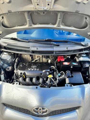 Toyota Yaris Sport 2010 3P, A/C, económico