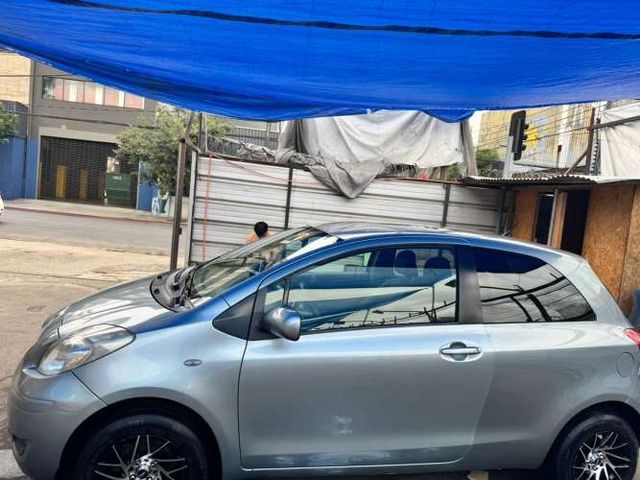Toyota Yaris Sport 2010 3P, A/C, económico