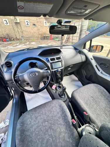 Toyota Yaris Sport 2010 3P, A/C, económico