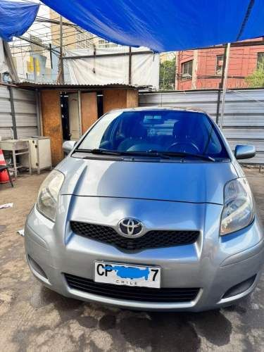 Toyota Yaris Sport 2010 3P, A/C, económico