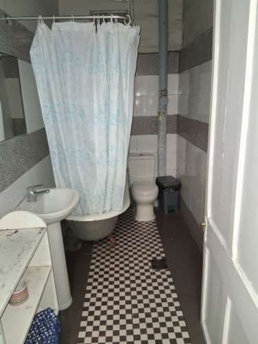 ARRIENDO DE EXCELENTES PIEZAS AMUEBLADAS.