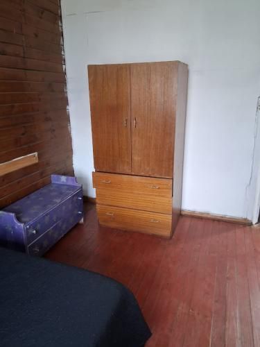 ARRIENDO DE EXCELENTES PIEZAS AMUEBLADAS.