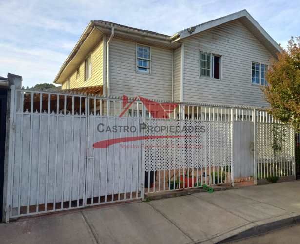 Hermosa Casa de Dos Pisos con 4 Dormitorios, 3 Baños, Maipú