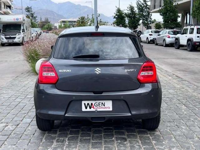 SUZUKI SWIFT GLX PLUS 1.2 MT 2023