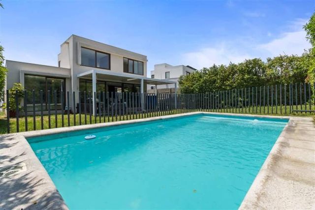 CASA av jose rabat 9620