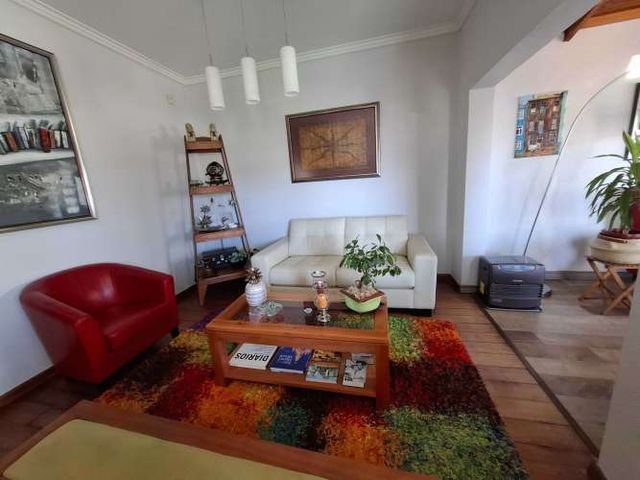 Casa con casa anexa. 6 dormitorios en total (134343)