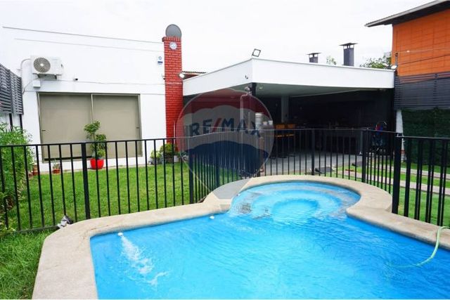 Casa quincho y piscina, cuadras estación el parrón