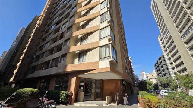 DEPARTAMENTO Lord Cochrane / Eleuterio Ramirez / Metro Moneda