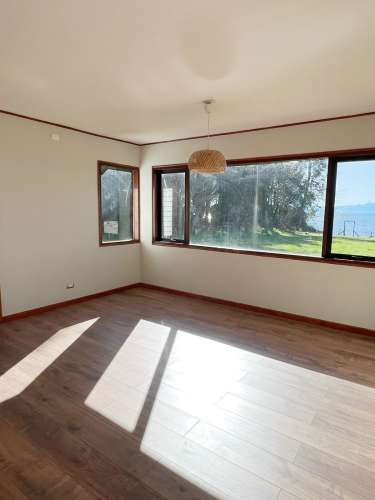 CASA EN SECTOR MOLINO VIEJO 5D/4B C/VISTA LAGO Y VOLCANES