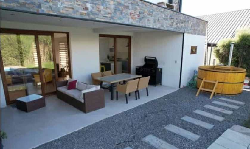 CASA 2 PISOS 4D 4B 3E  CONDOMINIO EN PINGUERAL