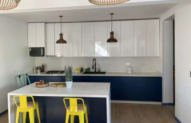 CASA 2 PISOS 4D 4B 3E  CONDOMINIO EN PINGUERAL