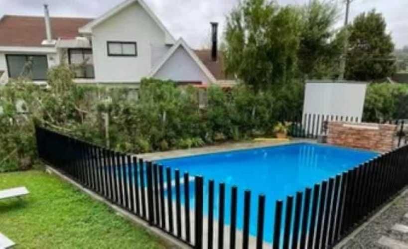 CASA 2 PISOS 4D 4B 3E  CONDOMINIO EN PINGUERAL