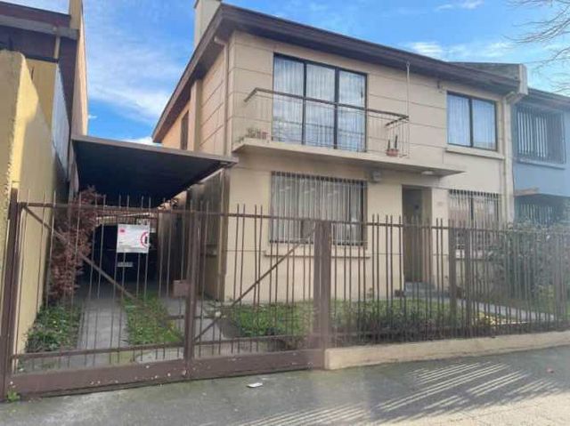CASA 275M2 5D 2B 3E 1B CALLE LIENTUR CONCEPCIÓN