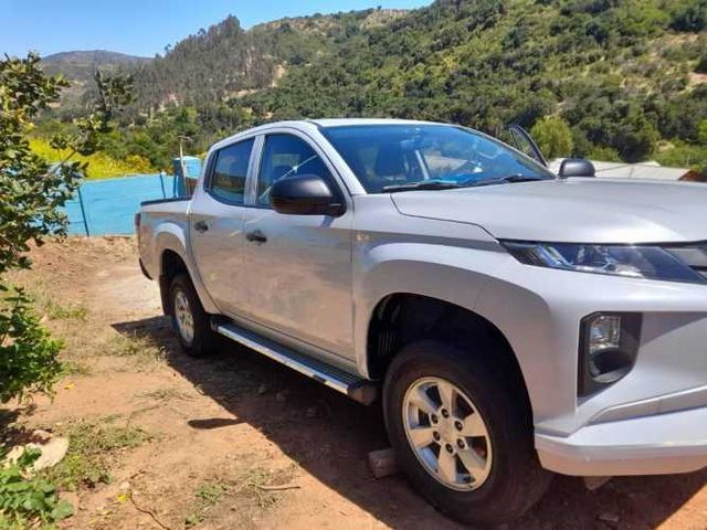 Camioneta Mitsubishi L200 2.4 año 2022. Diésel Commonrail World. CR.