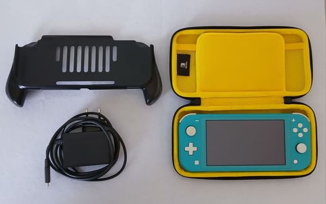 Nintendo Switch Lite + Cargador Original + Estuche + Grip Ergonómico