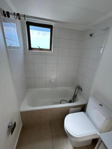 SE ARRIENDA DEPTO. DE 1D1B CON BODEGA FRENTE A METRO EL PARRON