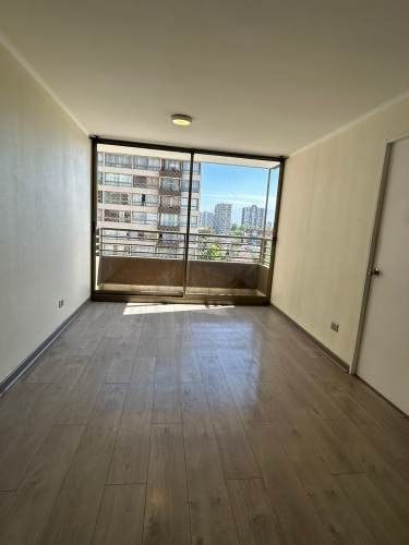 SE ARRIENDA DEPTO. DE 1D1B CON BODEGA FRENTE A METRO EL PARRON