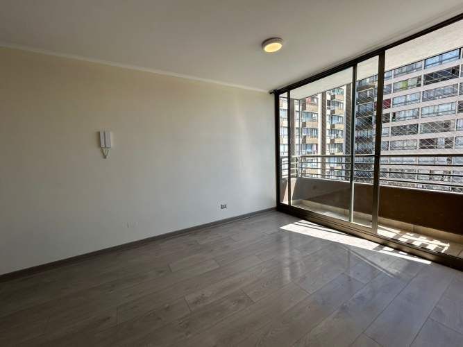 SE ARRIENDA DEPTO. DE 1D1B CON BODEGA FRENTE A METRO EL PARRON