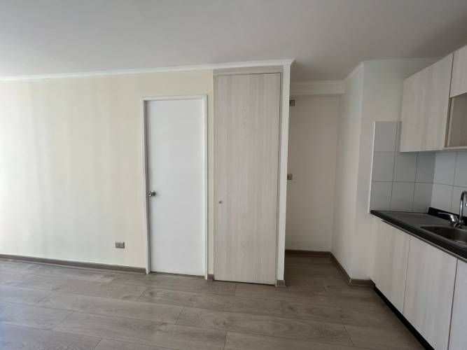 SE ARRIENDA DEPTO. DE 1D1B CON BODEGA FRENTE A METRO EL PARRON