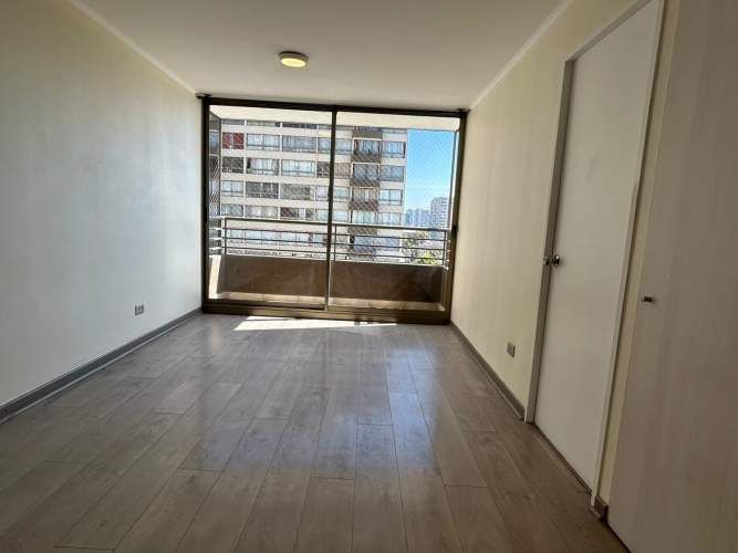 SE ARRIENDA DEPTO. DE 1D1B CON BODEGA FRENTE A METRO EL PARRON