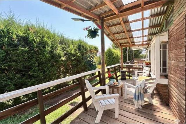 Parcela turística con cabañas en el melón