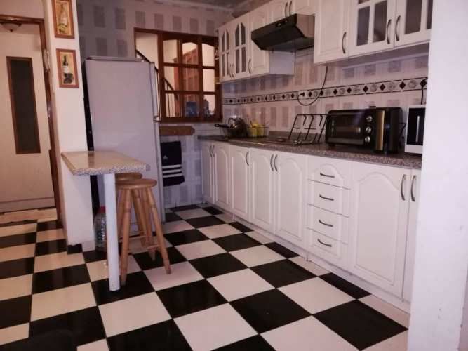 Se arrienda pieza a mujer