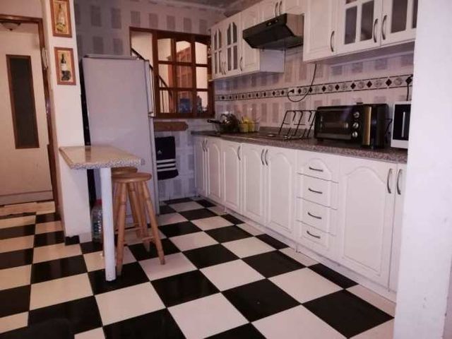 Se arrienda pieza a mujer