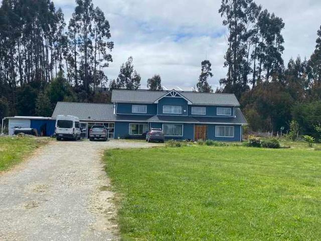 Amplia casa en condominio