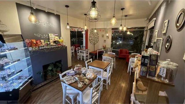 PRECIOSA CAFETERIA - PASTELERIA - EMPORIO PASOS METRO ÑUÑOA